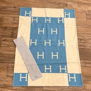 Authentic Avalon Hermès blue baby blanket with scarf